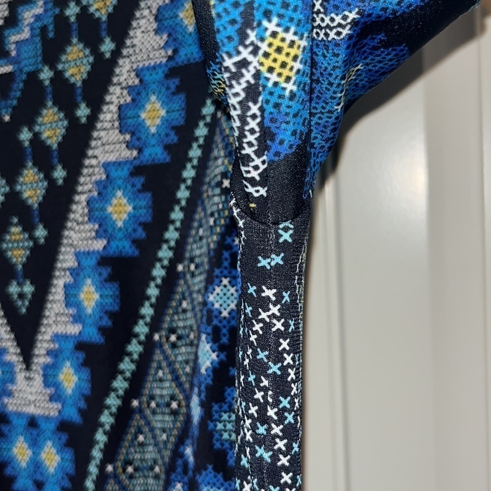 FLATTERING slimming 3/4 sleeve dress Karen Kane size L cross-stitch print - Picture 10 of 13